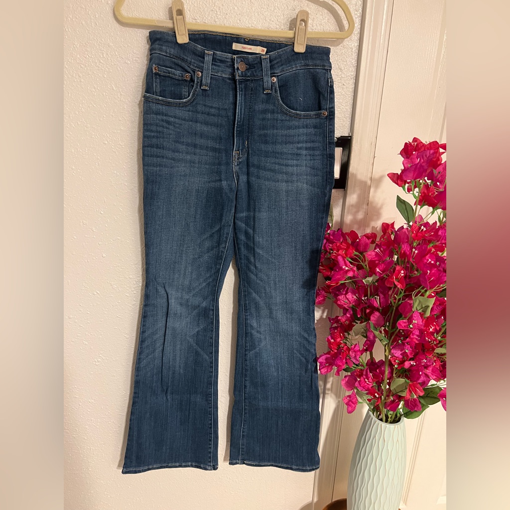 Levis  726 Flare  Size 28